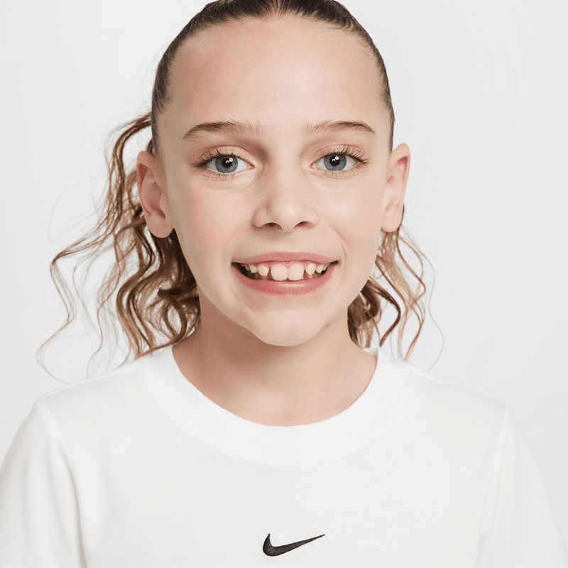 nike-sportswear-blanca-hf7011-100-3.jpeg