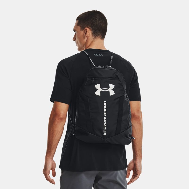 under-armour-undeniable-negra-1369220-001-1.jpeg