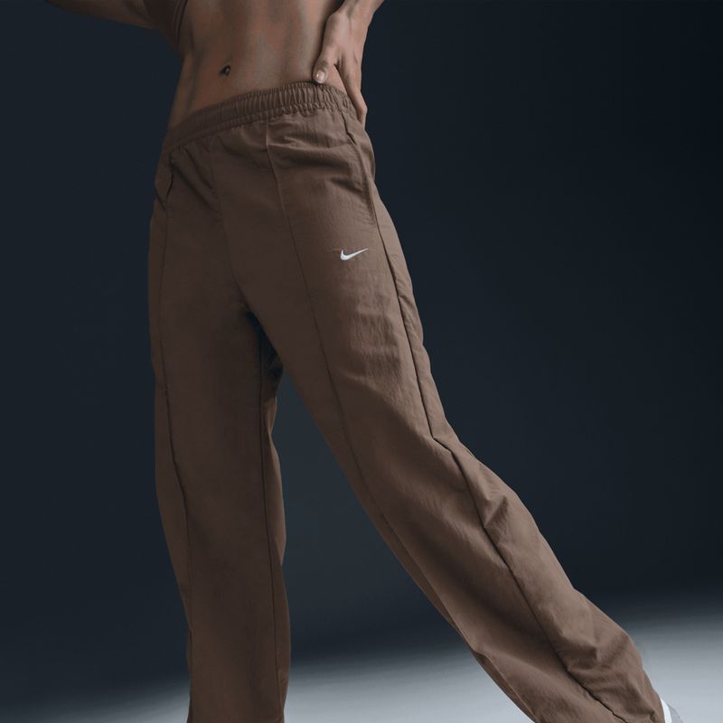 nike-sportswear-everything-wovens-marron-fq3588-233-3.jpeg