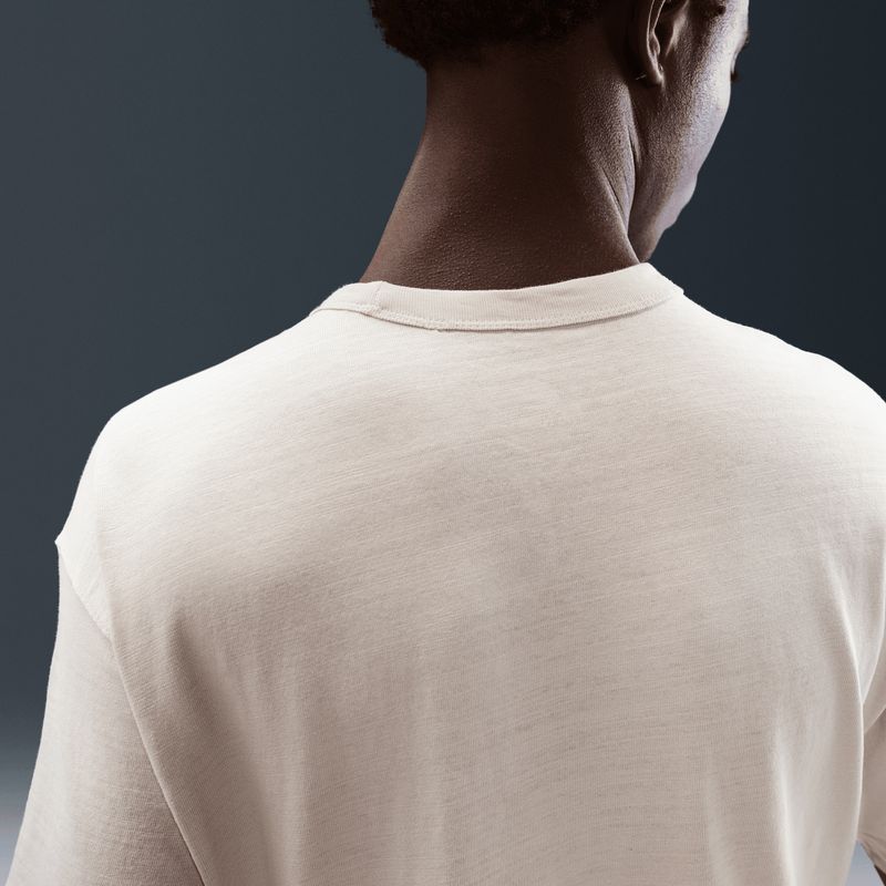 nike-sportswear-premium-essentials-blanco-roto-hq9238-072-4.jpeg