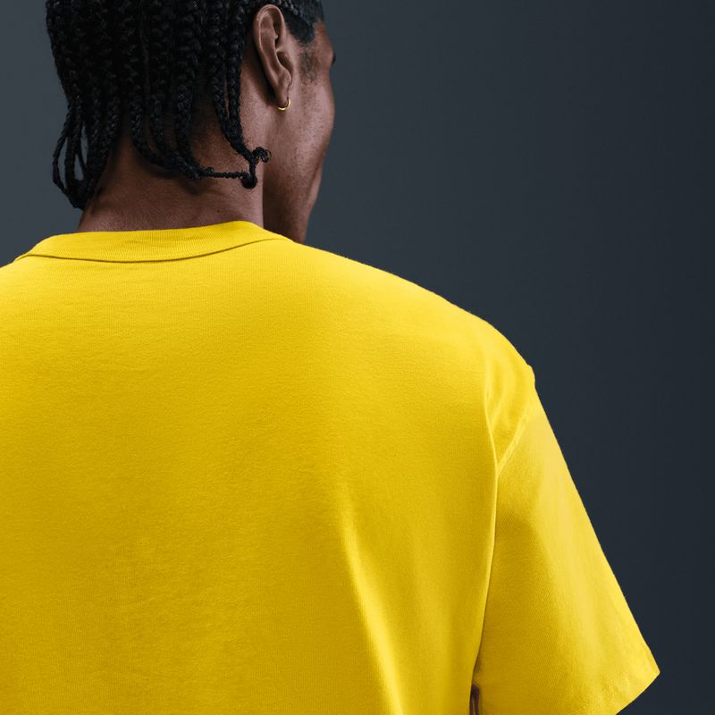 nike-sportswear-premium-essentials-amarilla-do7392-726-4.jpeg