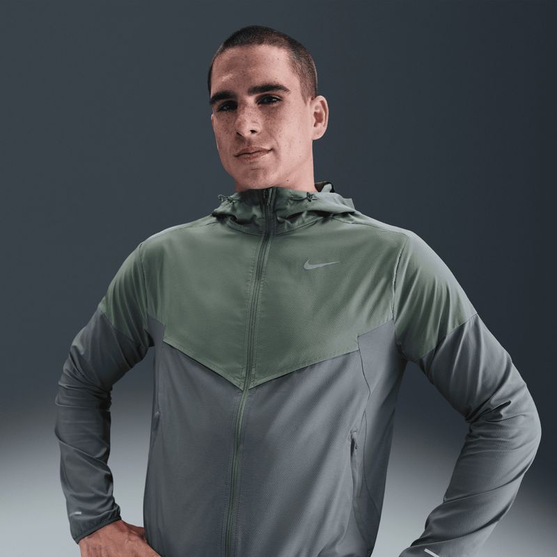 nike-impossibly-light-windrunner-multicolor-hv6521-364-3.jpeg