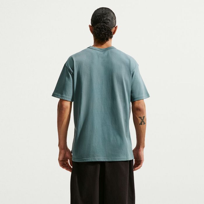 Sportswear Premium Essentials