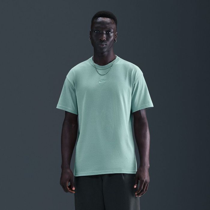 Sportswear Premium Essentials